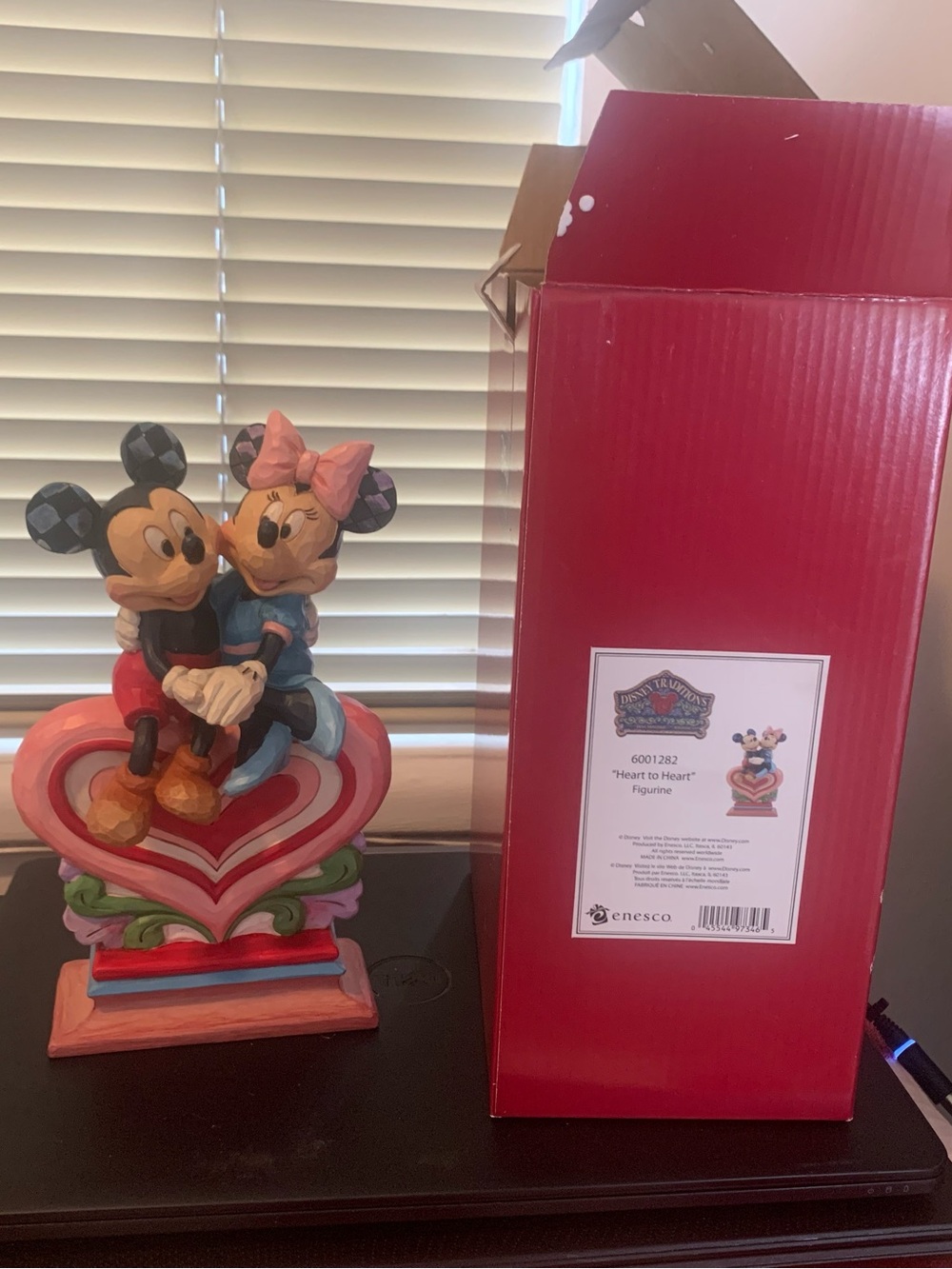 Enesco Mickey & Minnie “Heart to Heart” statue